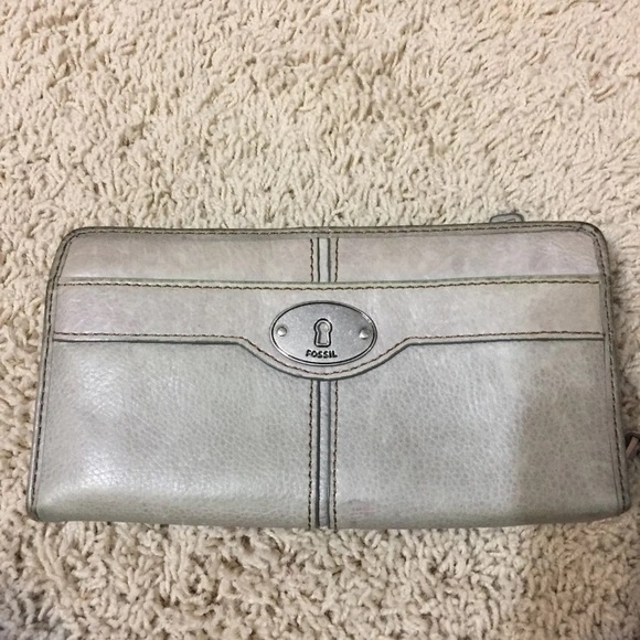 Fossil Zip Up Leather Wallet. - Picture 3 of 8